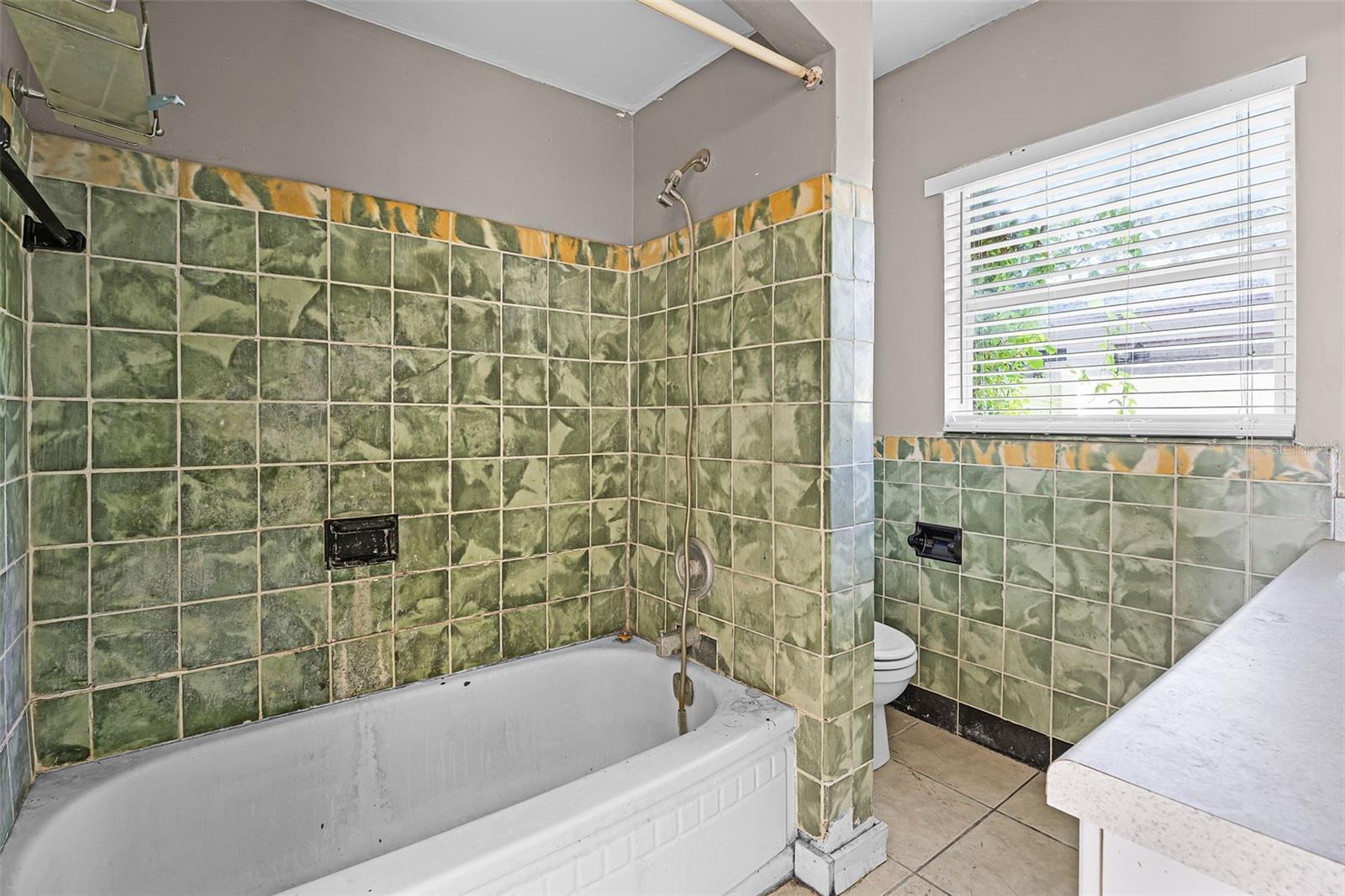 Image 22 of 35 For 905 Dowd Avenue