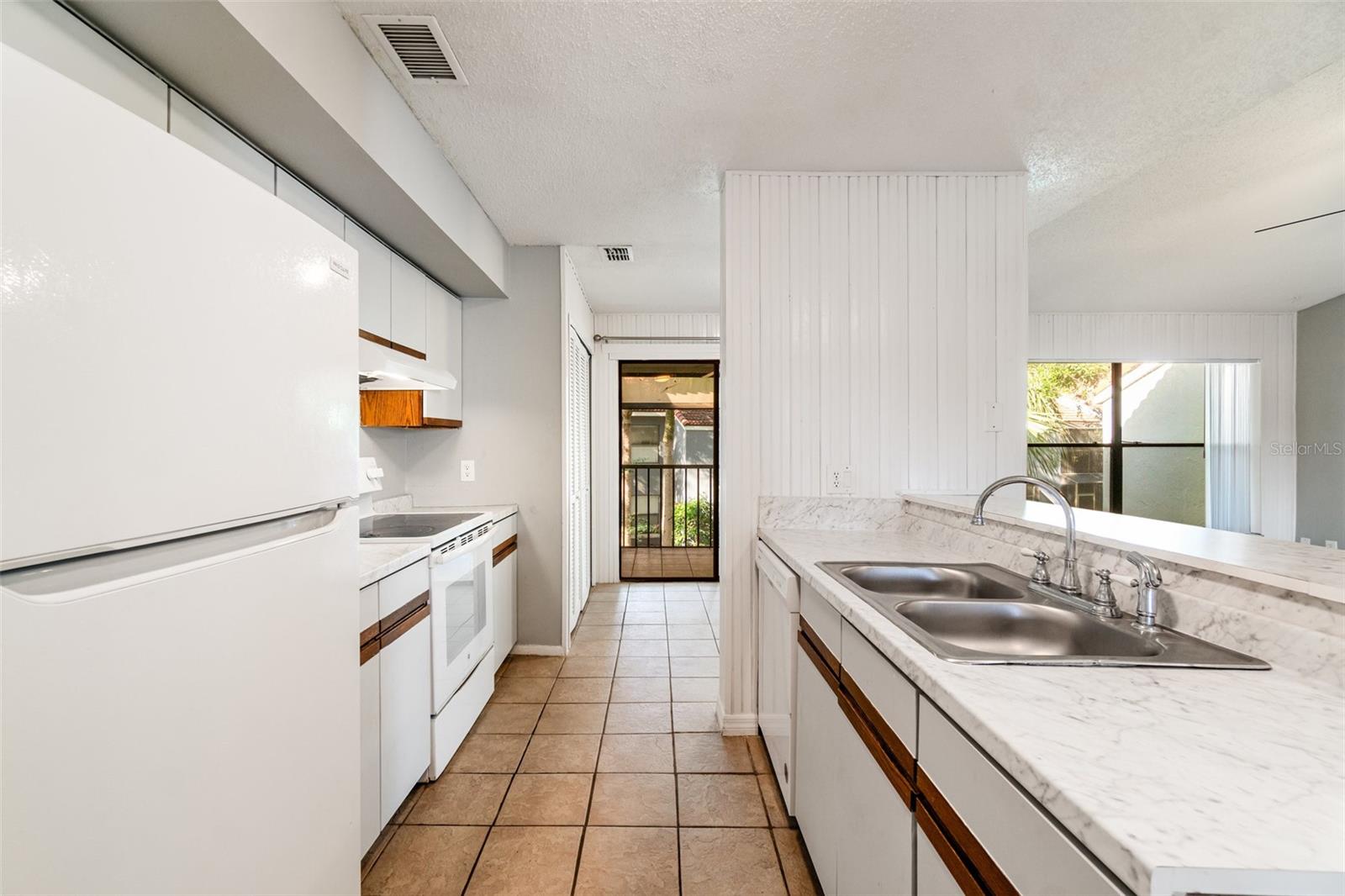 Image 12 of 41 For 4706 Sutton Terrace 111a2