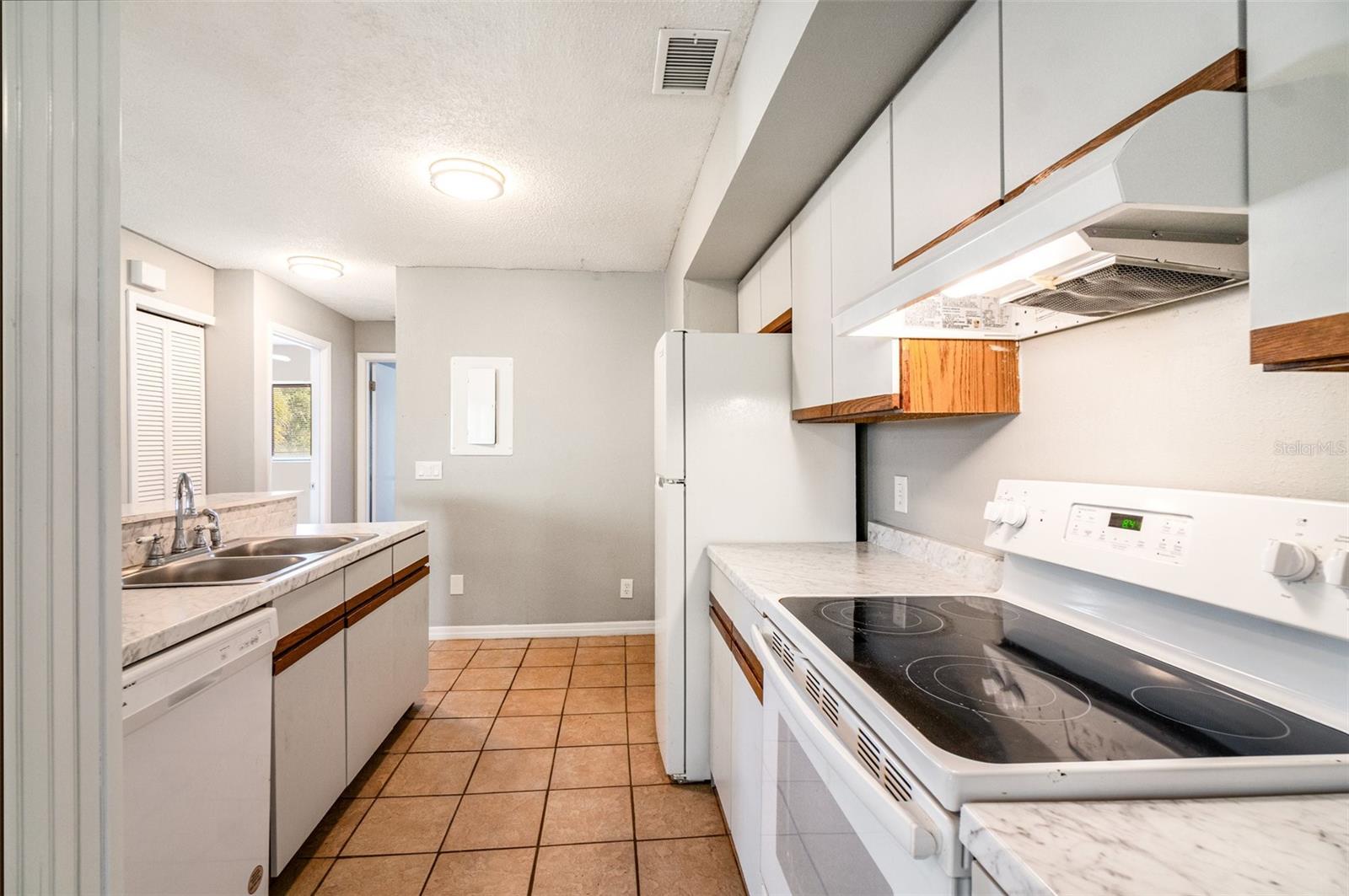 Image 20 of 41 For 4706 Sutton Terrace 111a2
