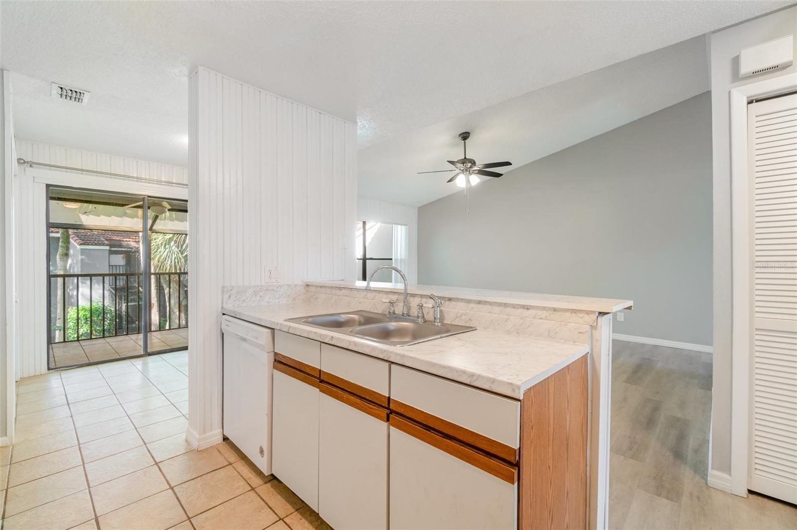 Image 22 of 41 For 4706 Sutton Terrace 111a2