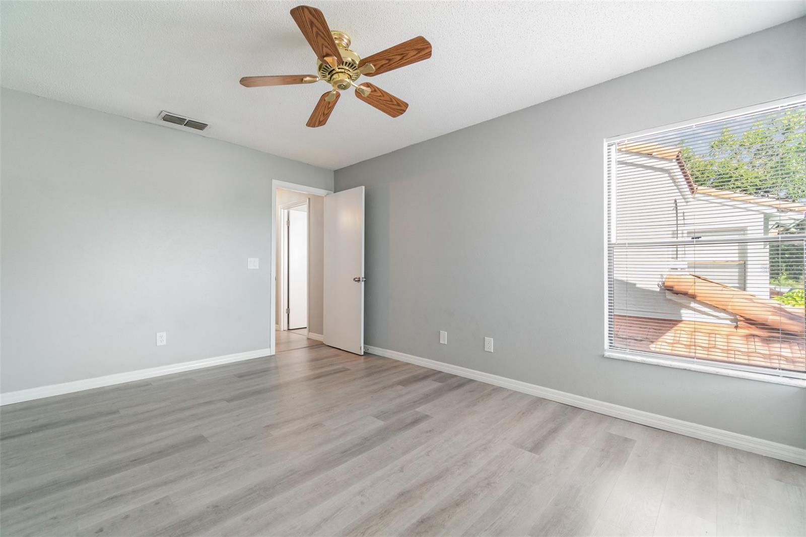 Image 28 of 41 For 4706 Sutton Terrace 111a2