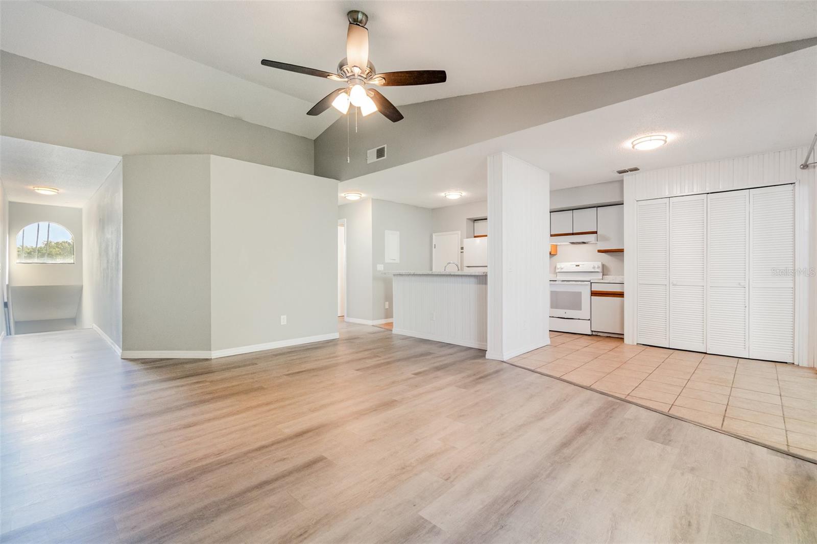 Image 6 of 41 For 4706 Sutton Terrace 111a2