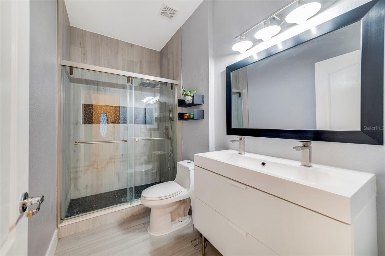 Image 15 of 20 For 12727 Woodbury Oaks Drive
