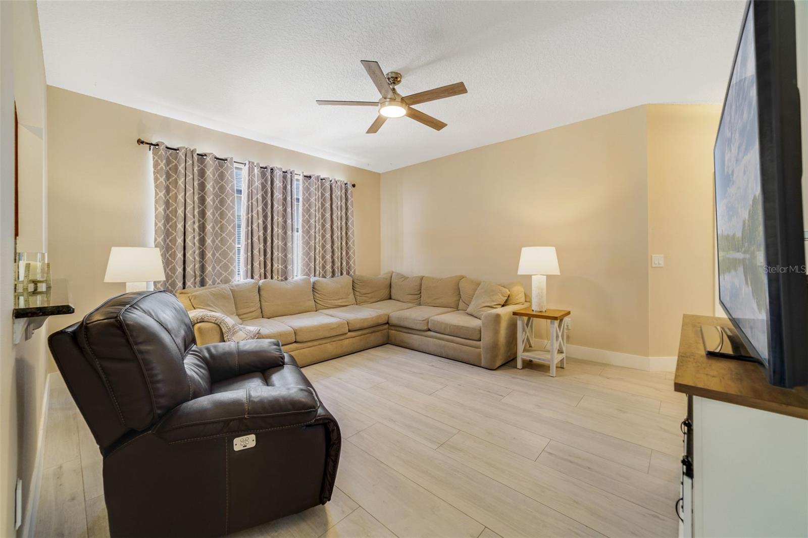 Image 9 of 20 For 12727 Woodbury Oaks Drive
