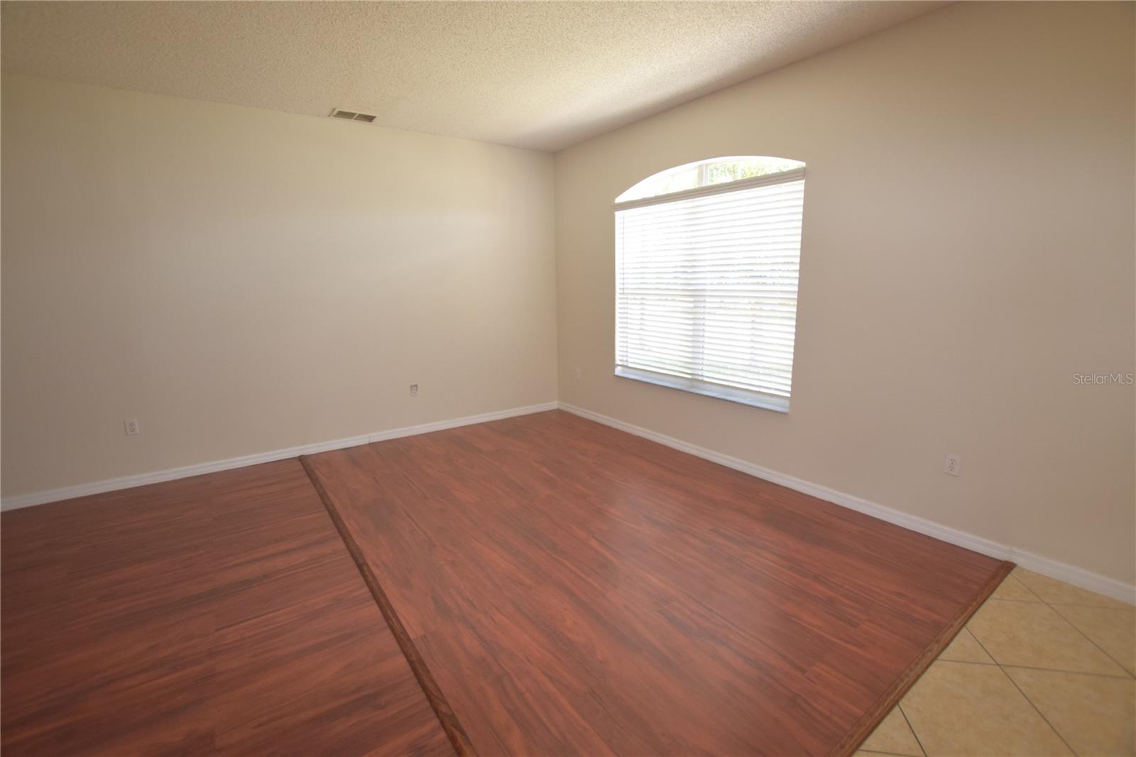 Image 11 of 44 For 510 Bromley Court