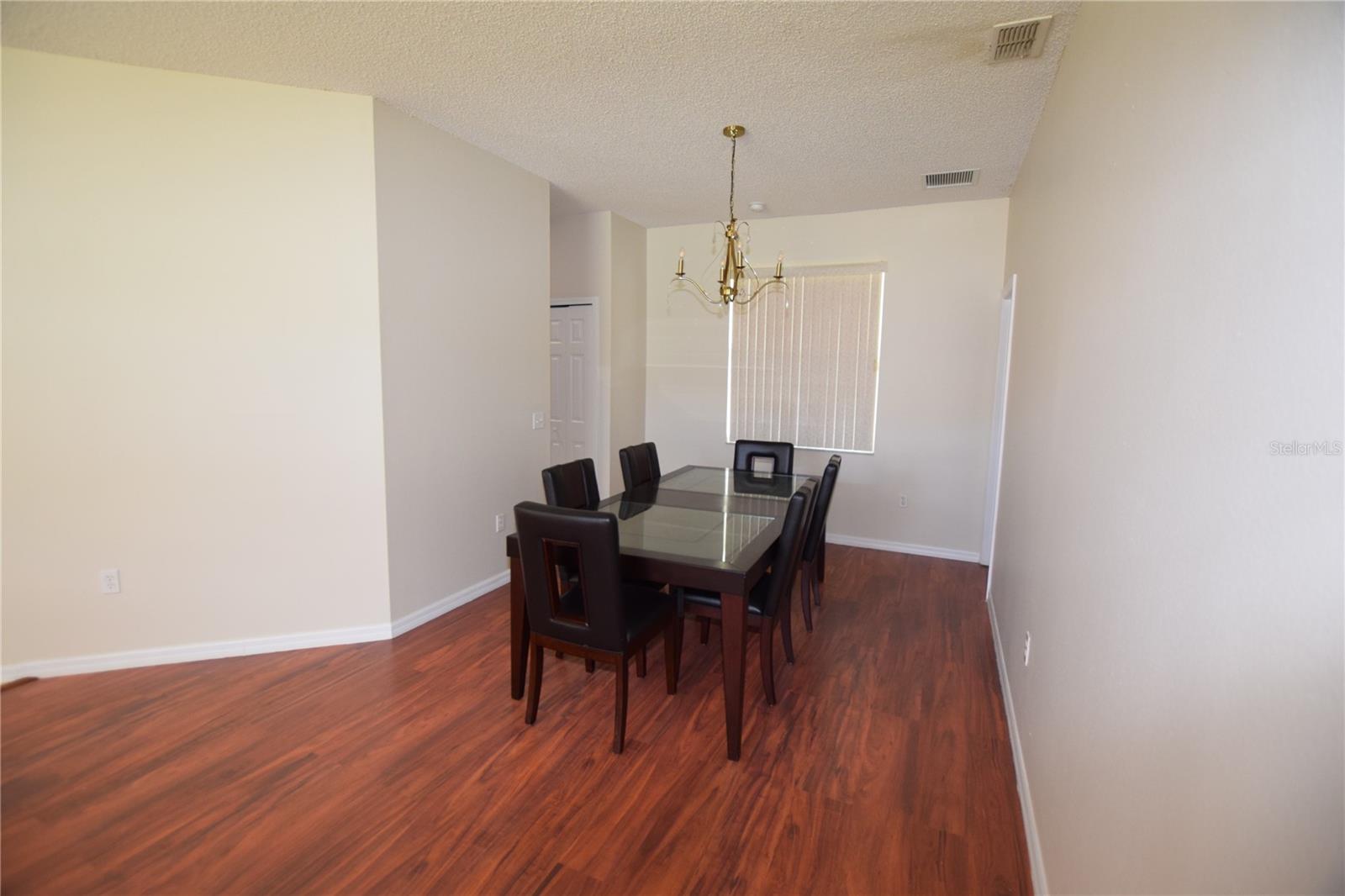 Image 14 of 44 For 510 Bromley Court