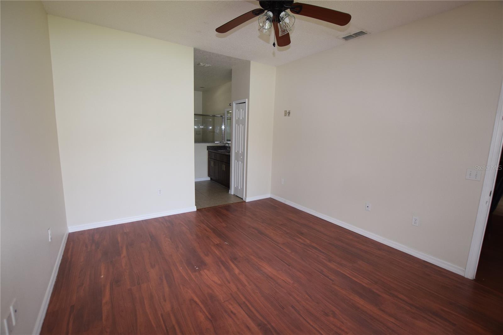 Image 19 of 44 For 510 Bromley Court