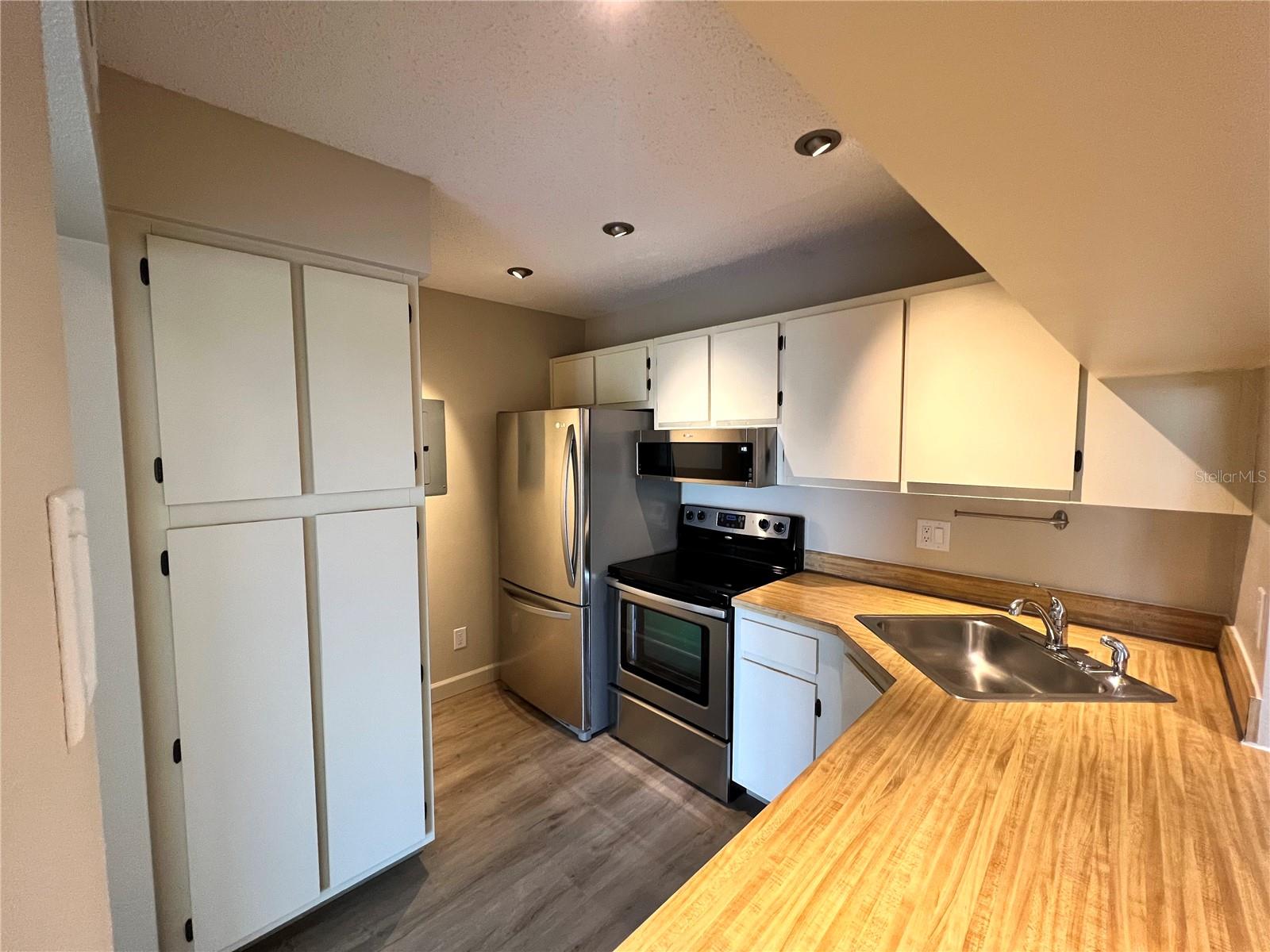 Image 3 of 20 For 1036 Pine Ridge Circle 1036