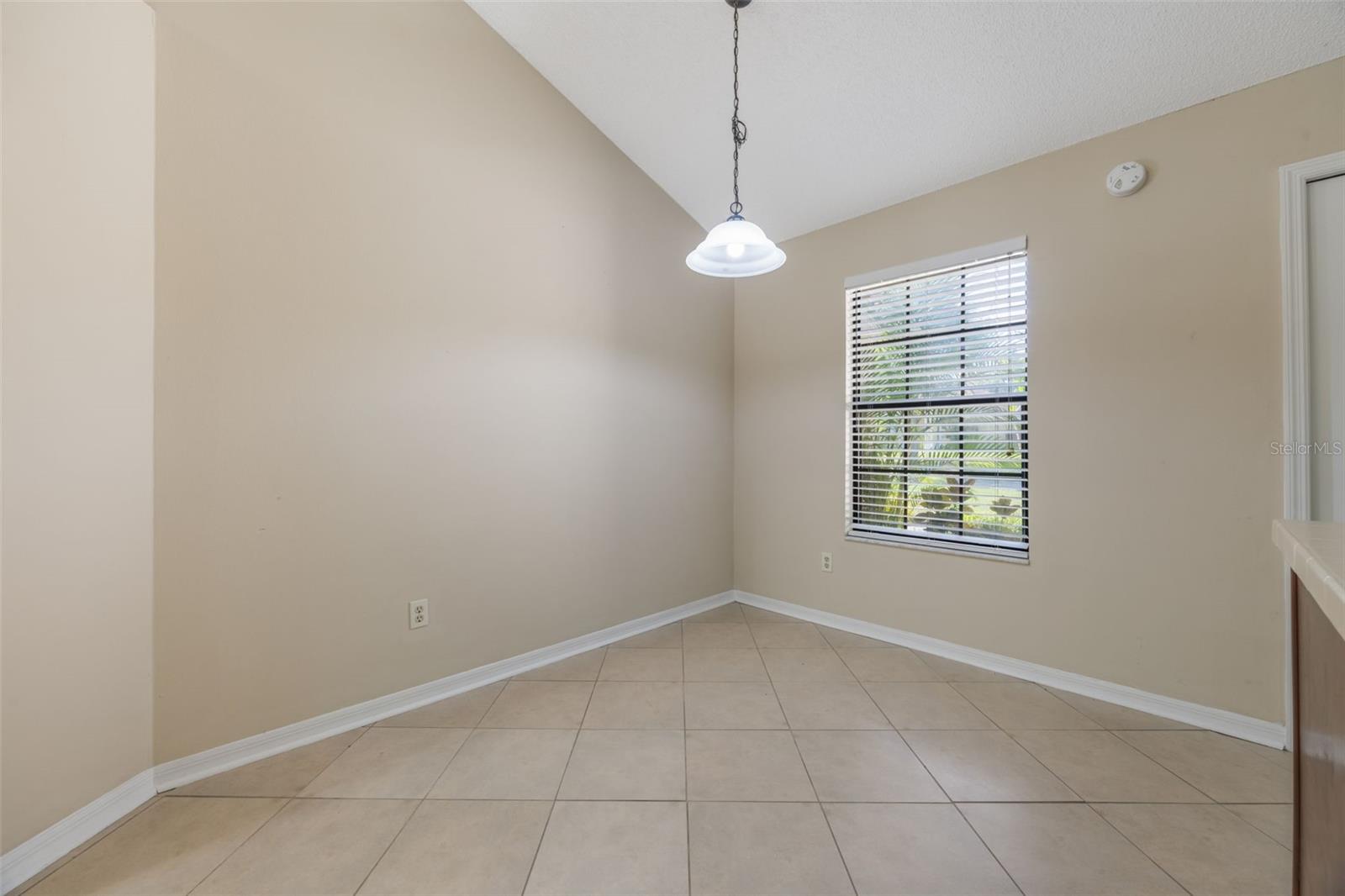Image 10 of 41 For 840 Lake Jackson Circle