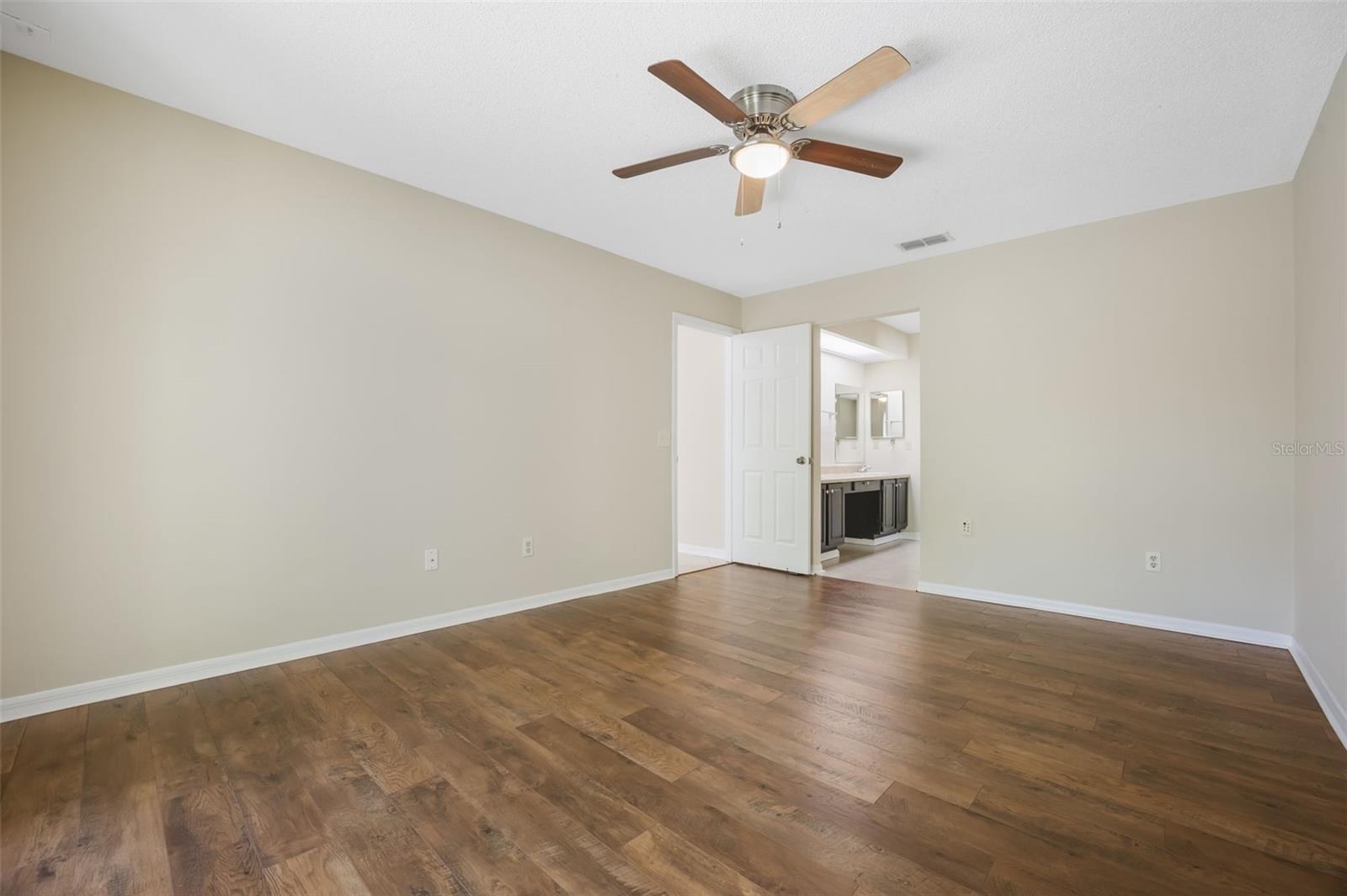 Image 14 of 41 For 840 Lake Jackson Circle