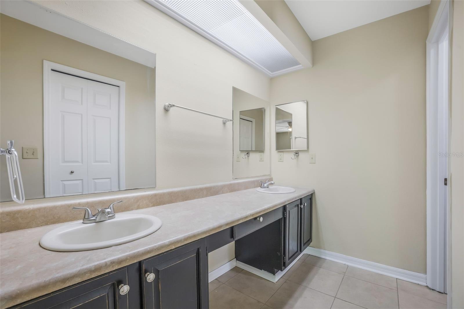Image 16 of 41 For 840 Lake Jackson Circle