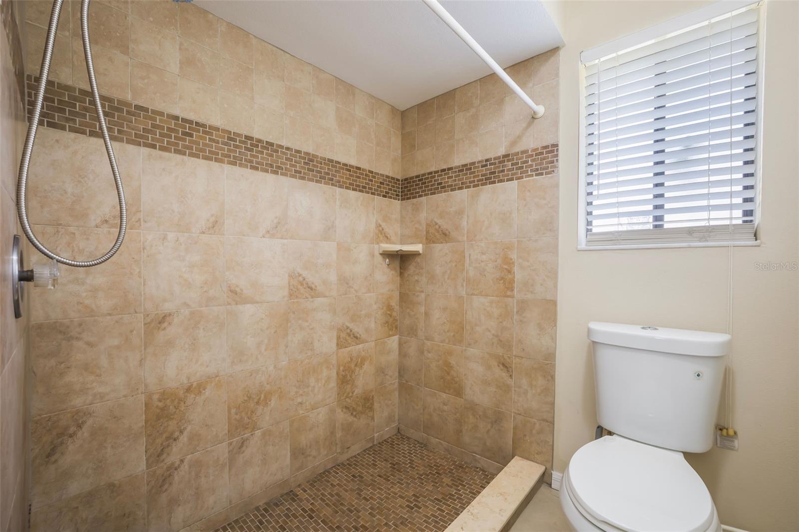 Image 18 of 41 For 840 Lake Jackson Circle