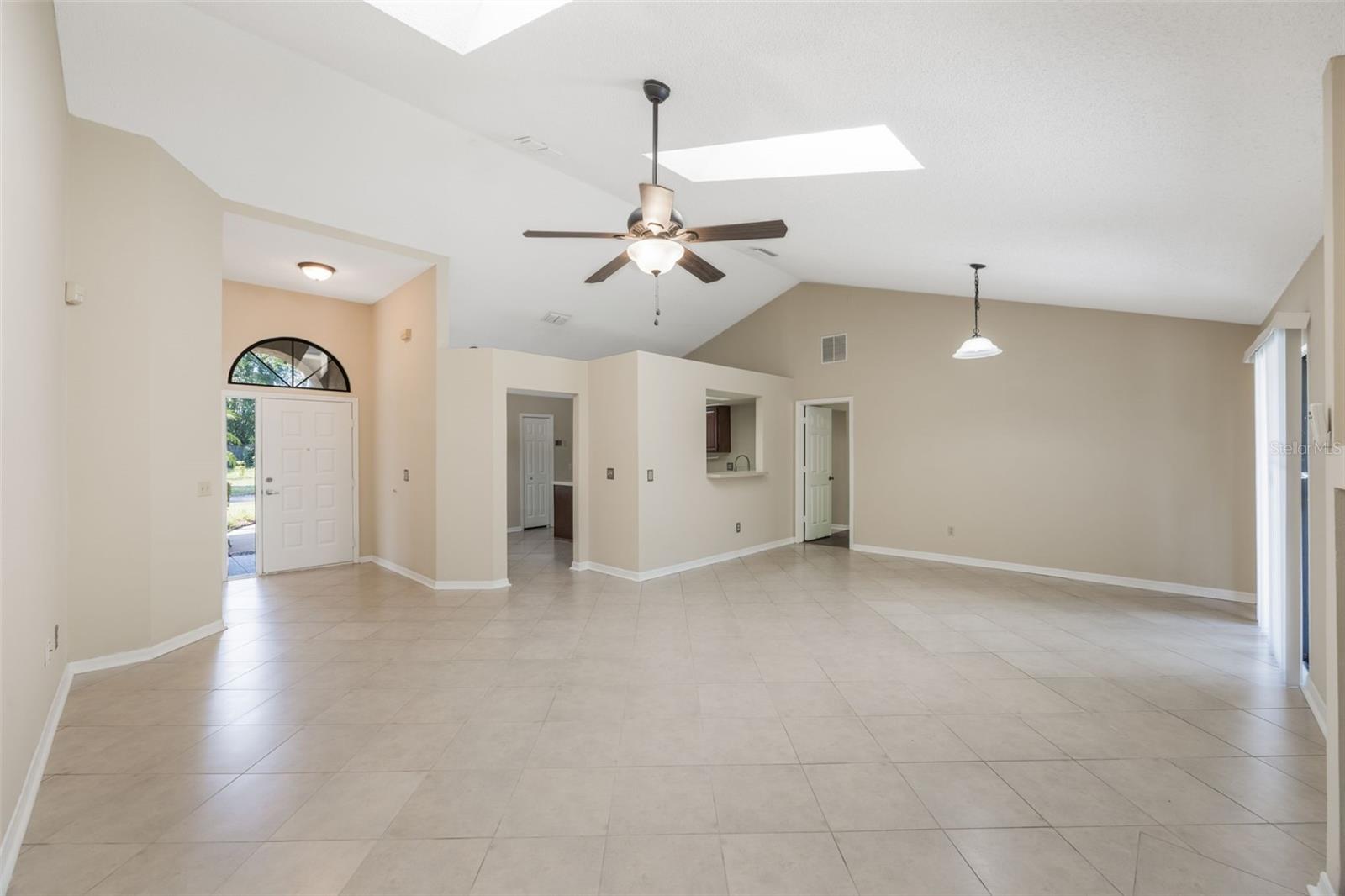 Image 4 of 41 For 840 Lake Jackson Circle