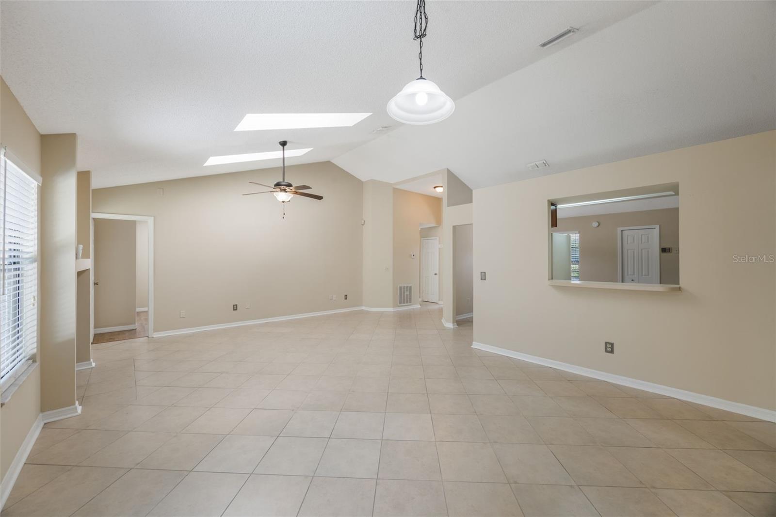 Image 5 of 41 For 840 Lake Jackson Circle