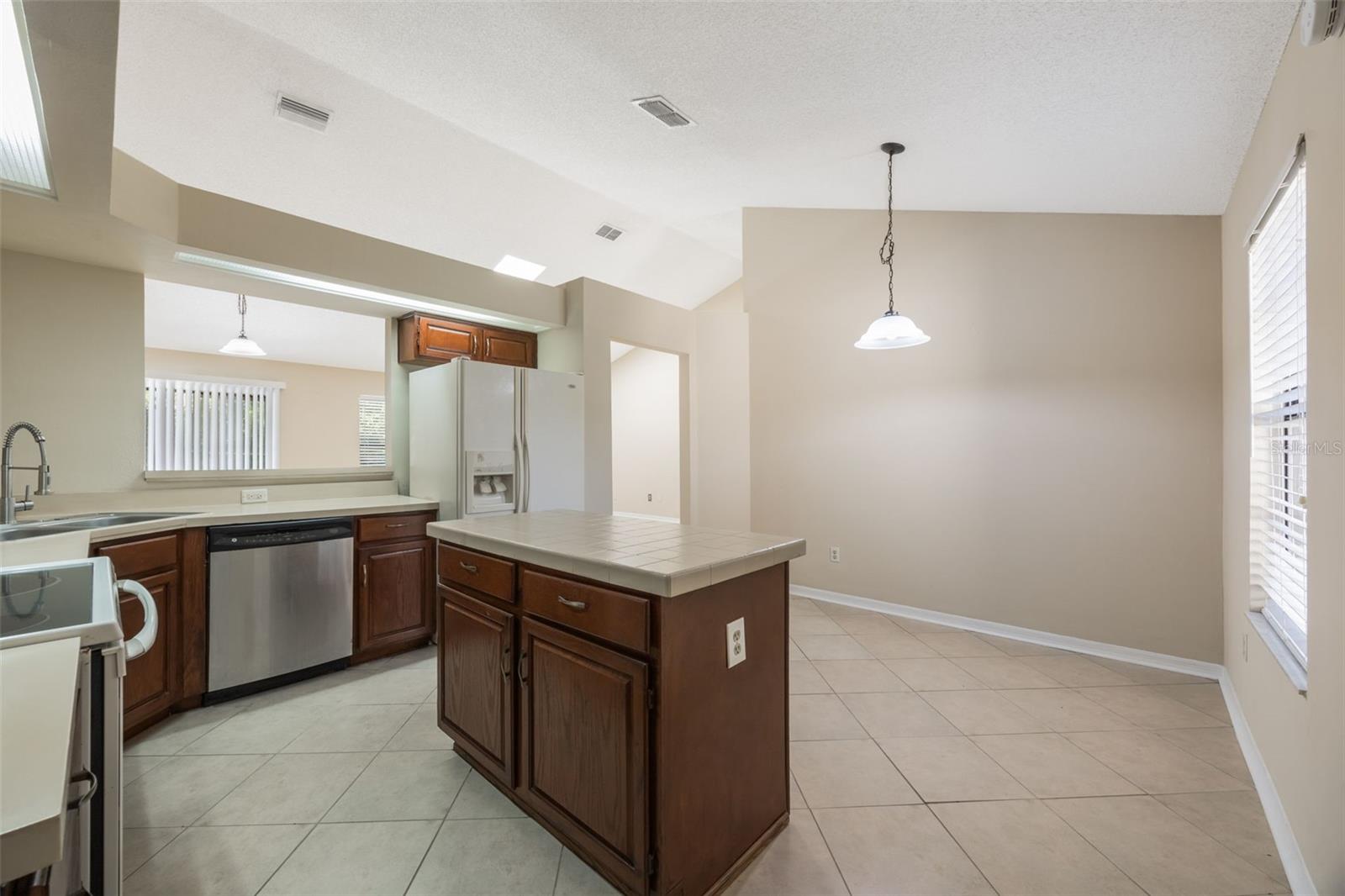Image 9 of 41 For 840 Lake Jackson Circle