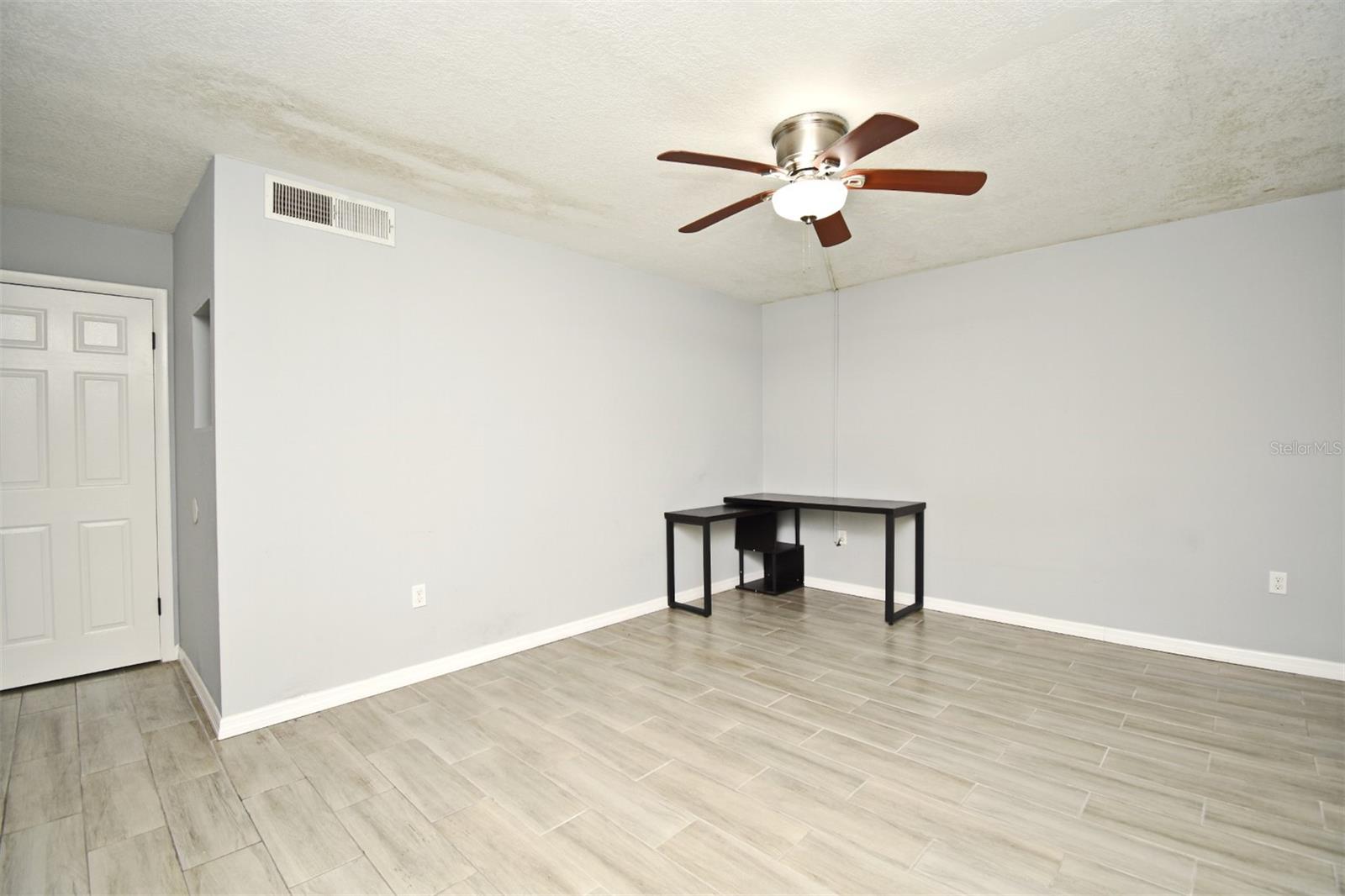 Image 23 of 45 For 610 Cranes Way 301