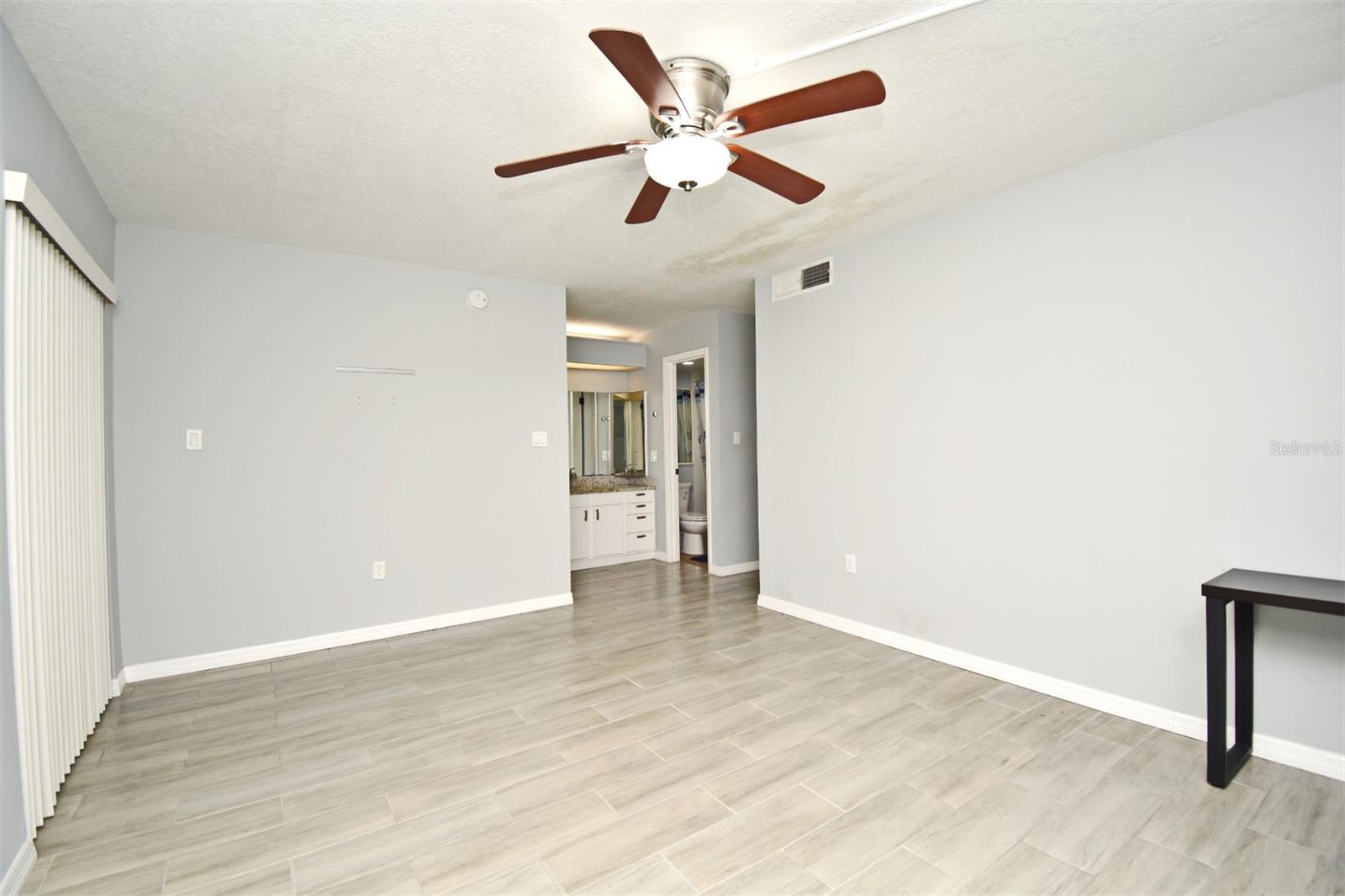 Image 24 of 45 For 610 Cranes Way 301