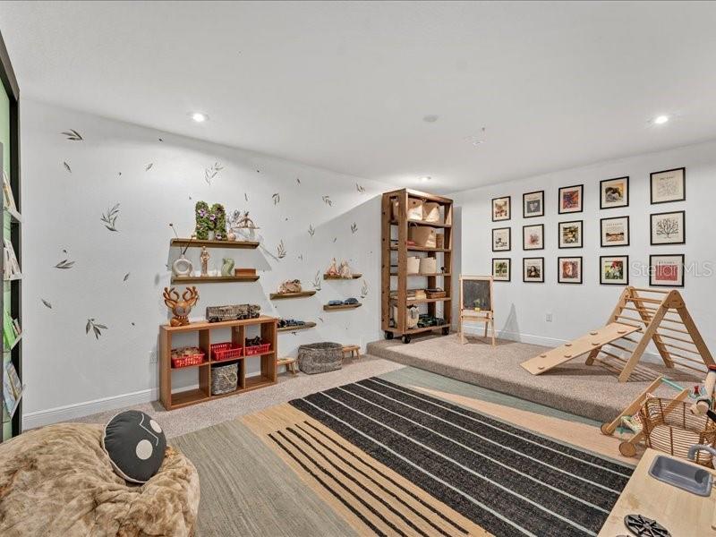Image 31 of 51 For 8408 Ludington Circle