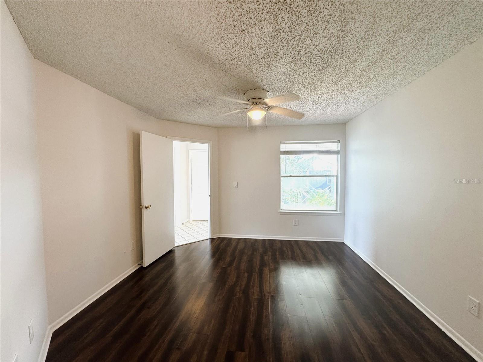 Image 11 of 17 For 2608 Grassy Point Drive 206