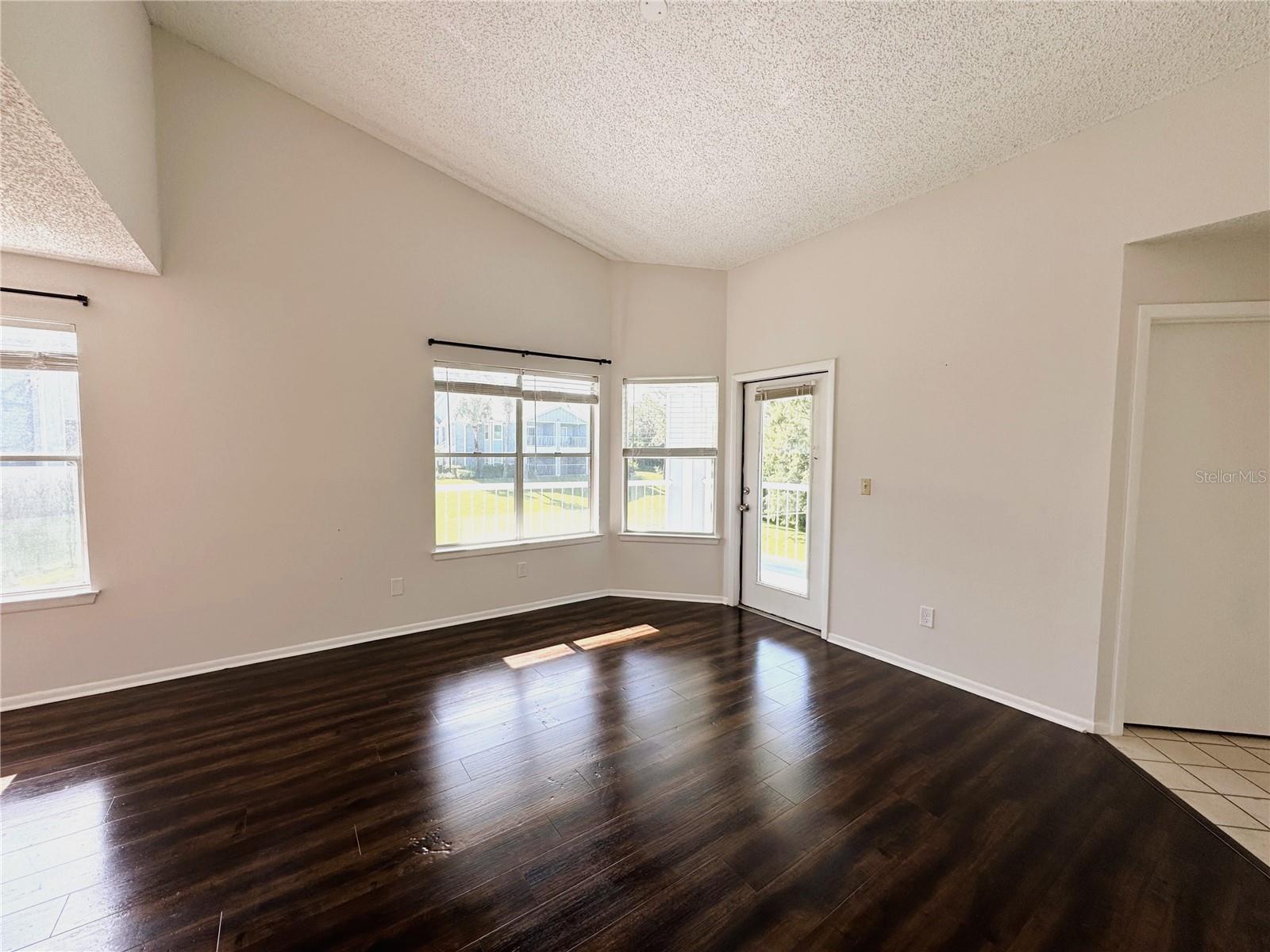 Image 5 of 17 For 2608 Grassy Point Drive 206