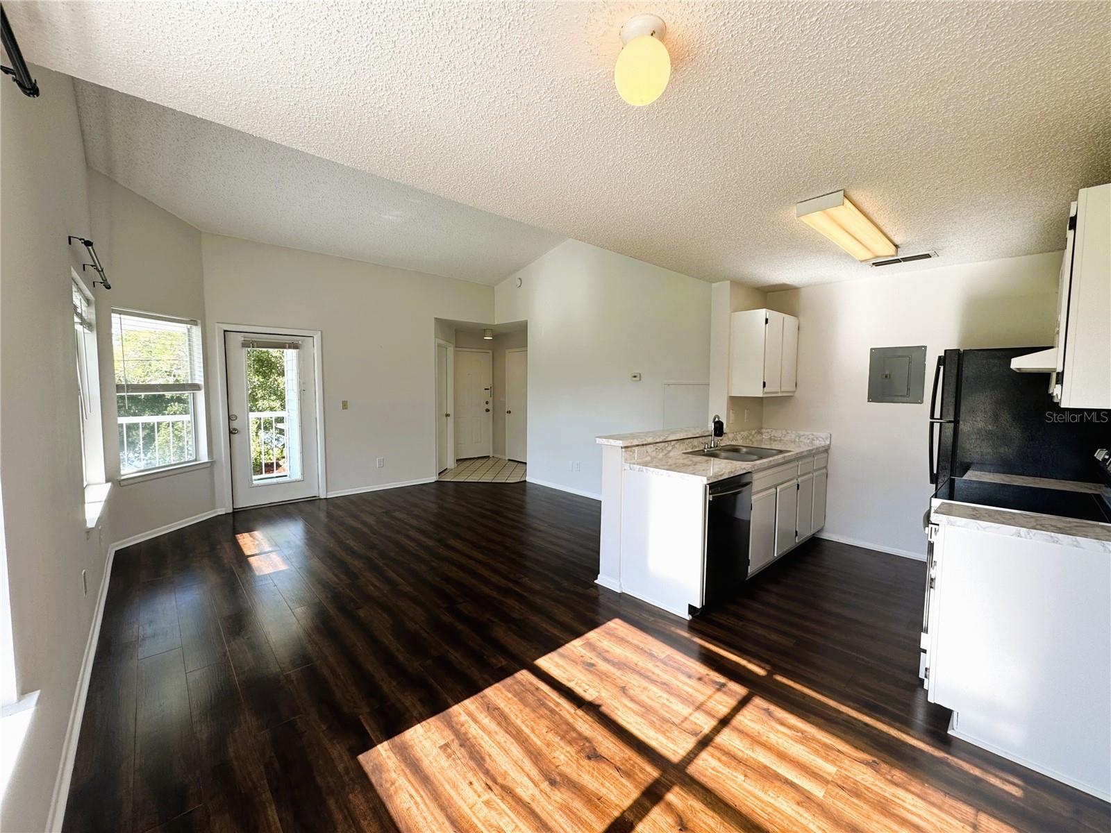 Image 6 of 17 For 2608 Grassy Point Drive 206