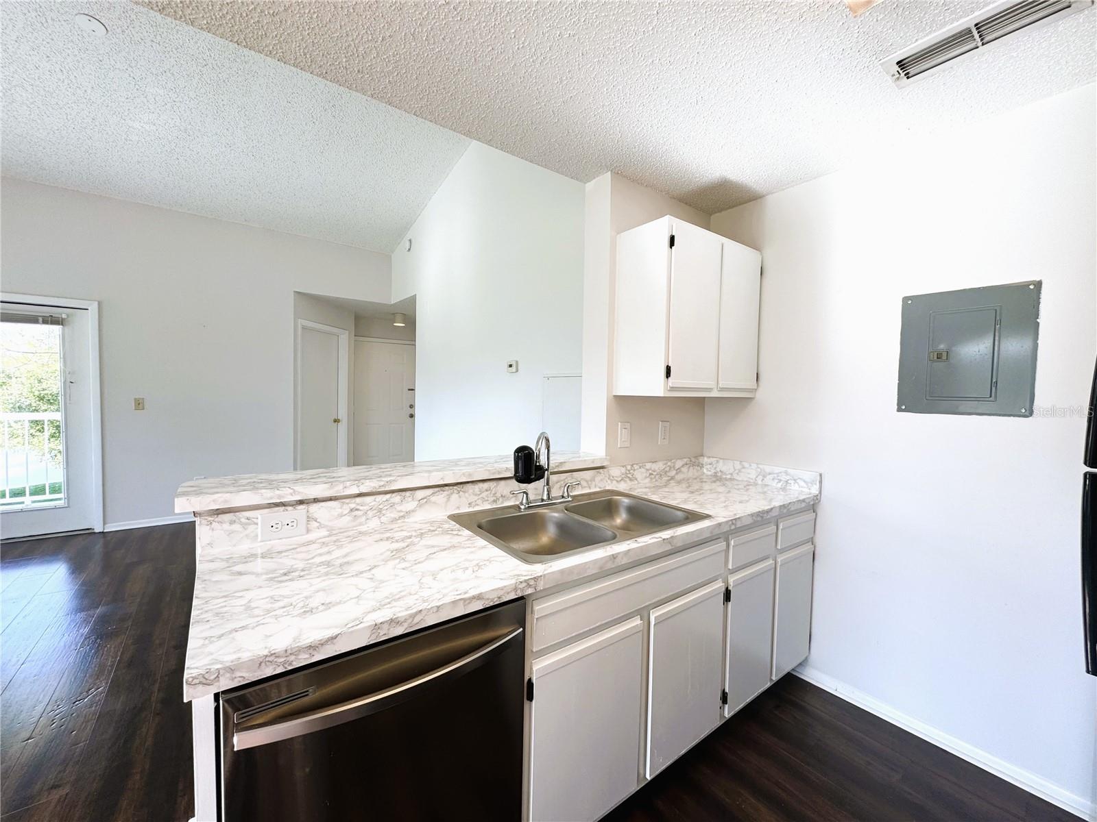 Image 8 of 17 For 2608 Grassy Point Drive 206