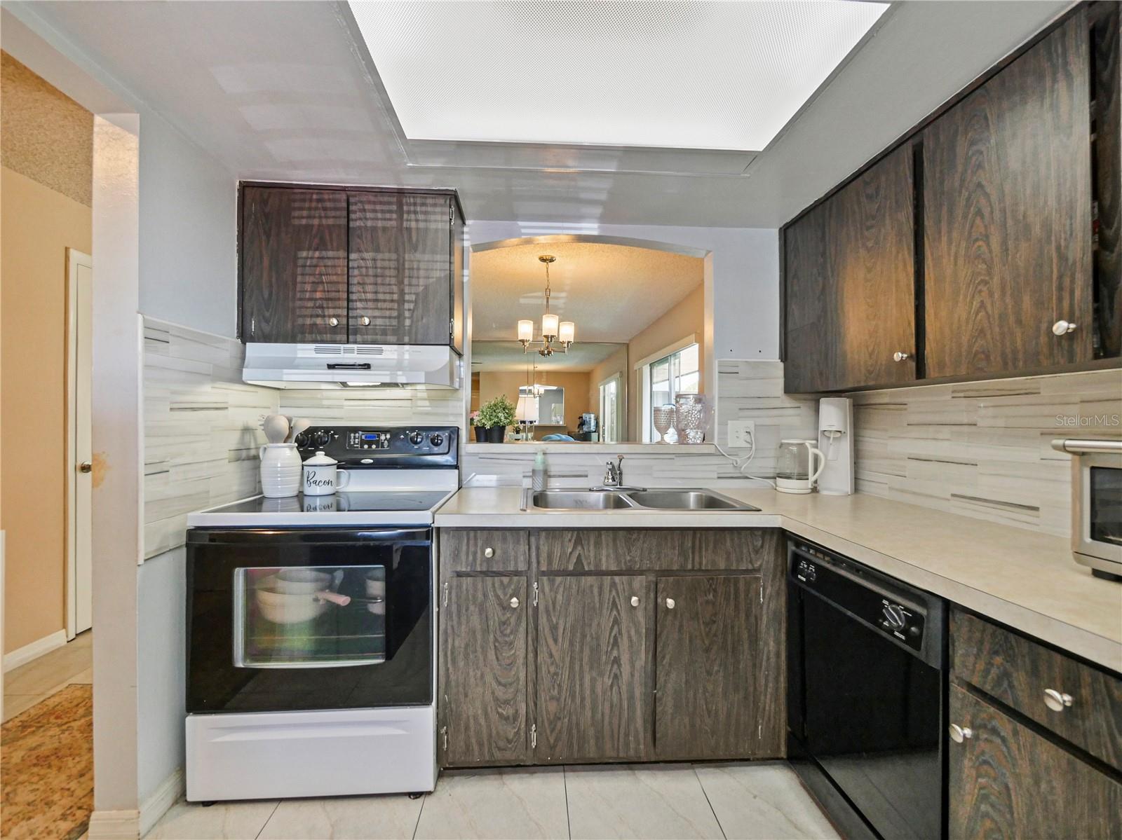Image 14 of 30 For 526 Etna Court 108
