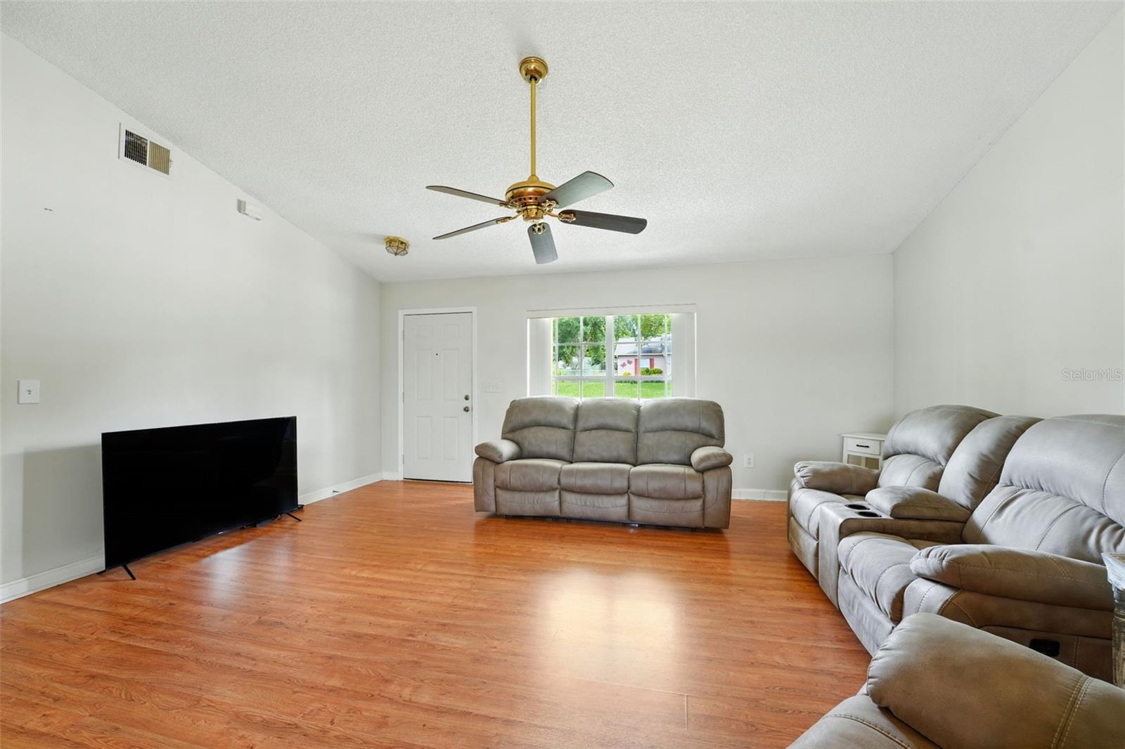 Image 7 of 30 For 49 Lake Jackson Drive