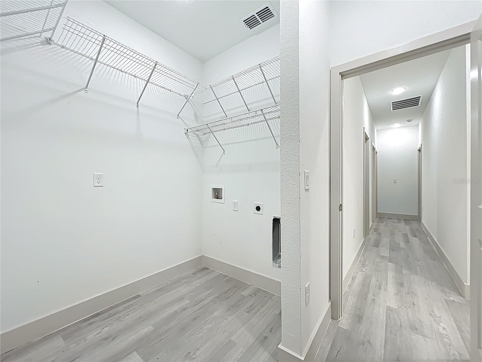Listing photo id 33 for 9301 Akola Way