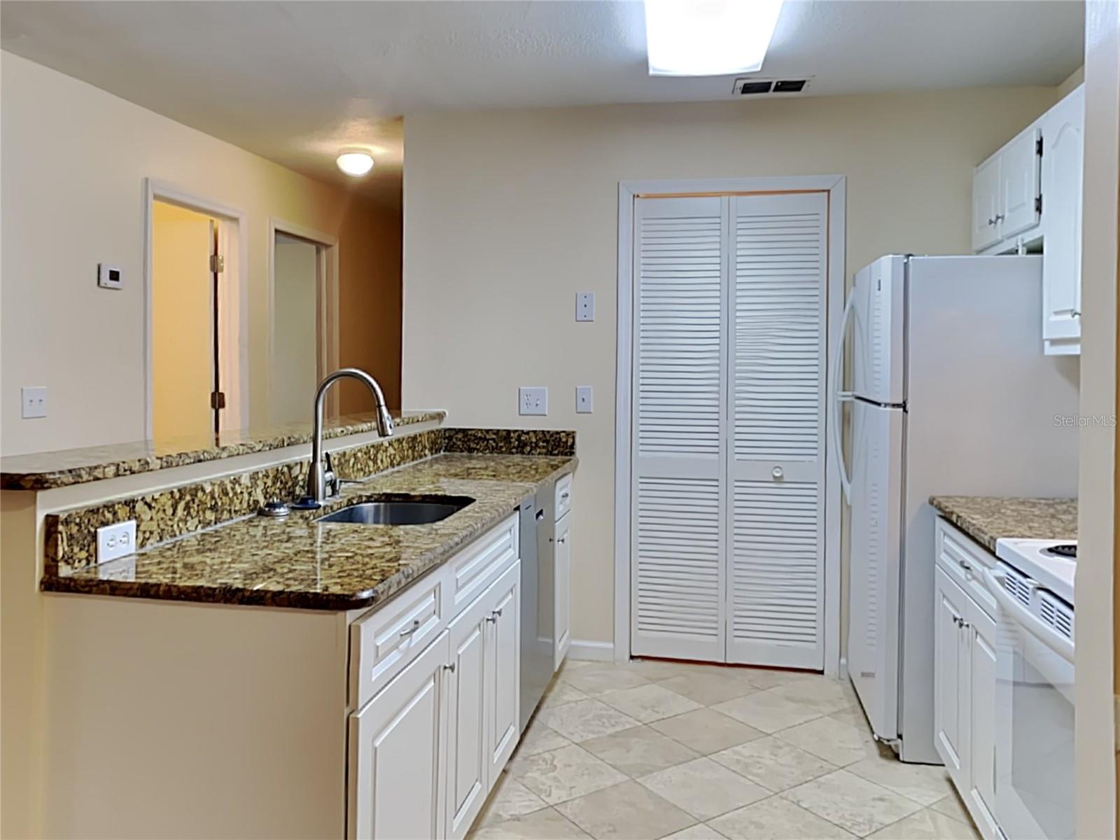 Image 4 of 13 For 5980 Westgate Drive 103