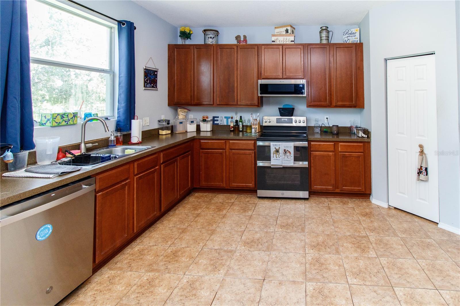 Image 11 of 51 For 205 Star Shell Drive