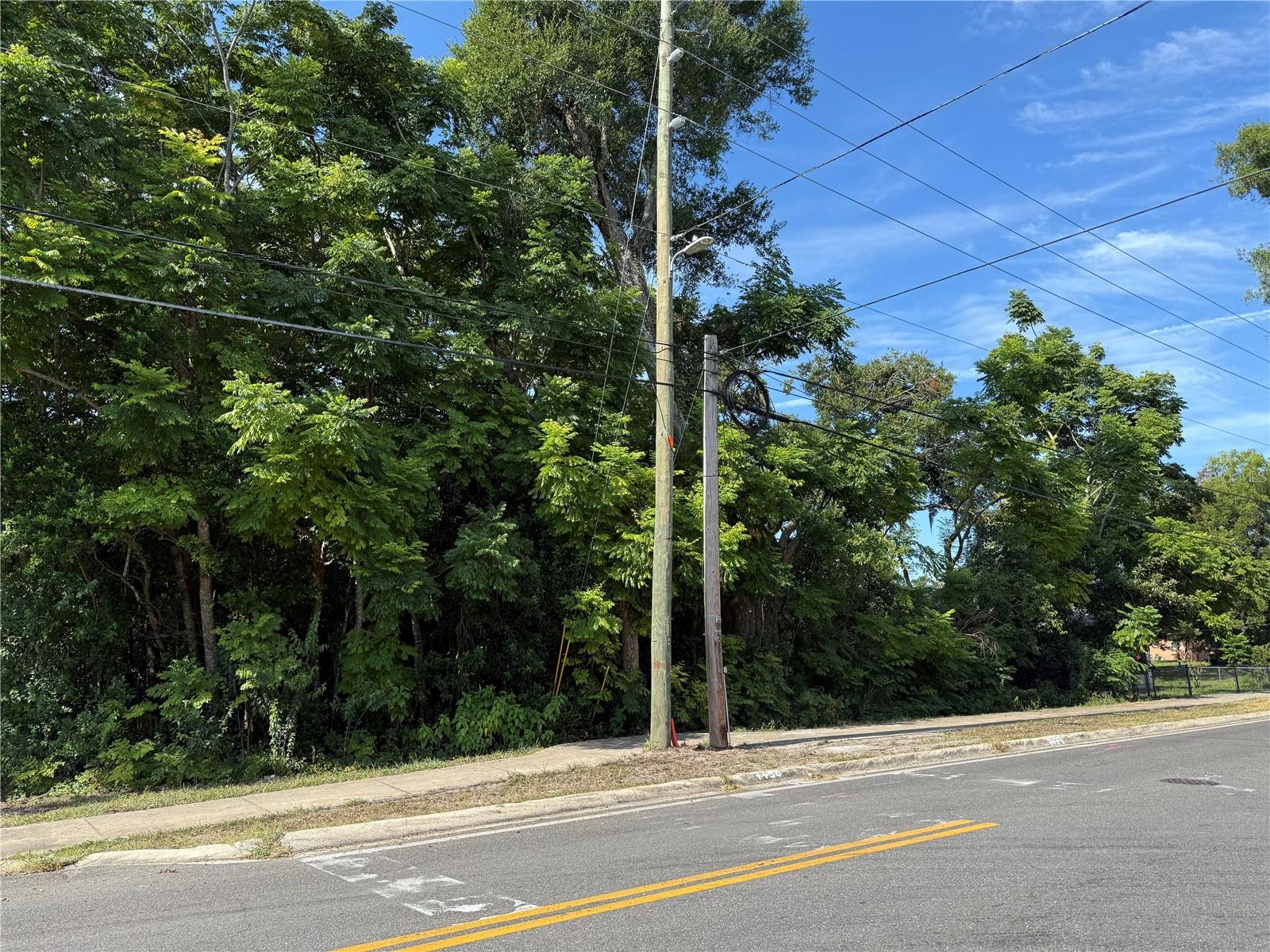 Image 2 of 6 For 412 Beresford Avenue