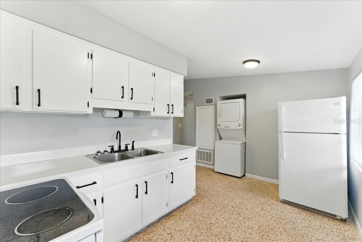 Image 3 of 9 For 1919 Canton Street