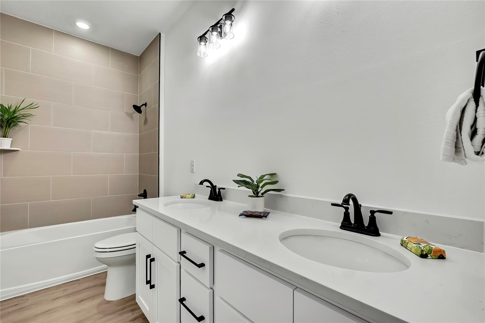 Image 23 of 57 For 6589 Freeport Drive