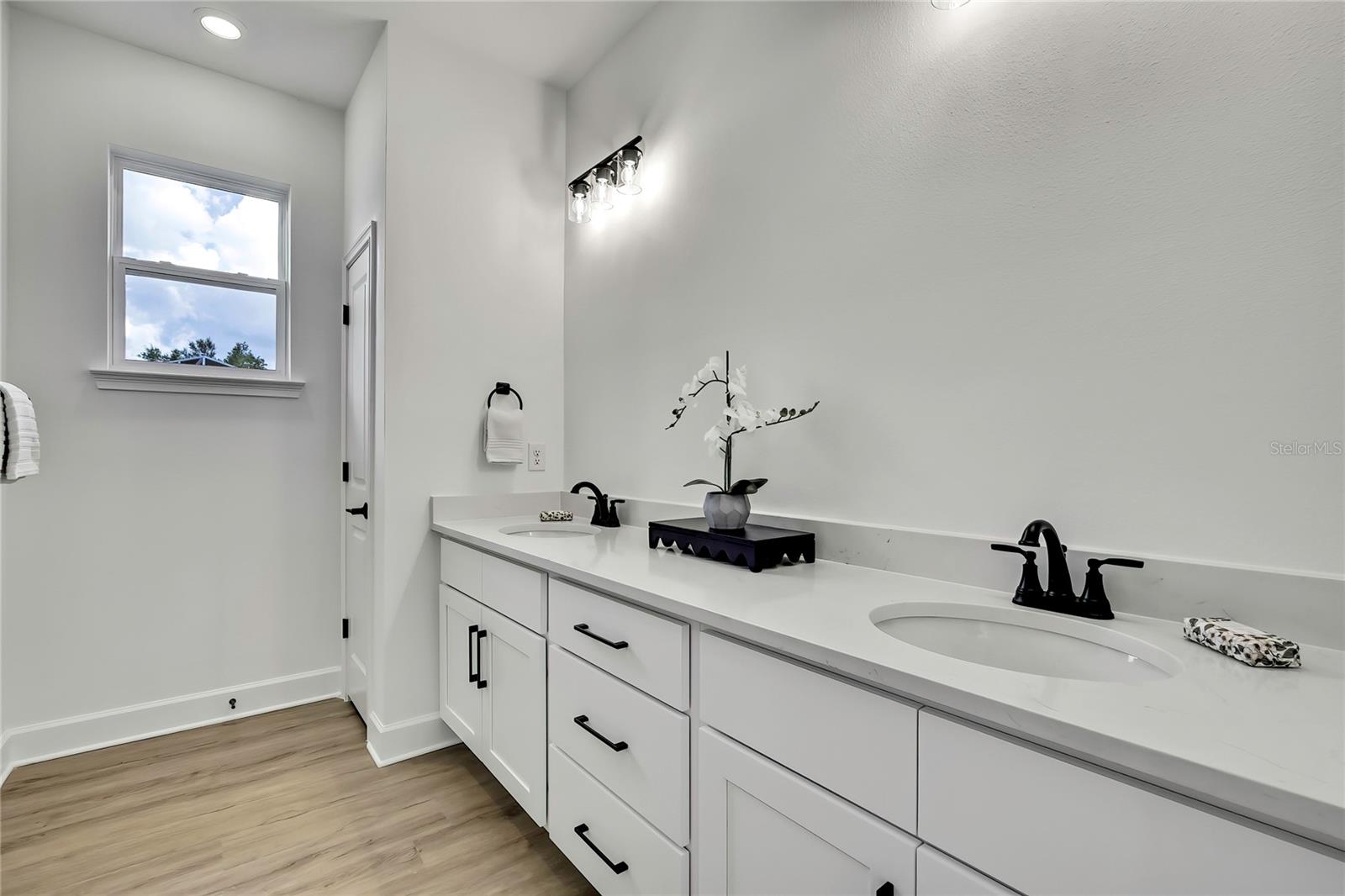Image 31 of 57 For 6589 Freeport Drive