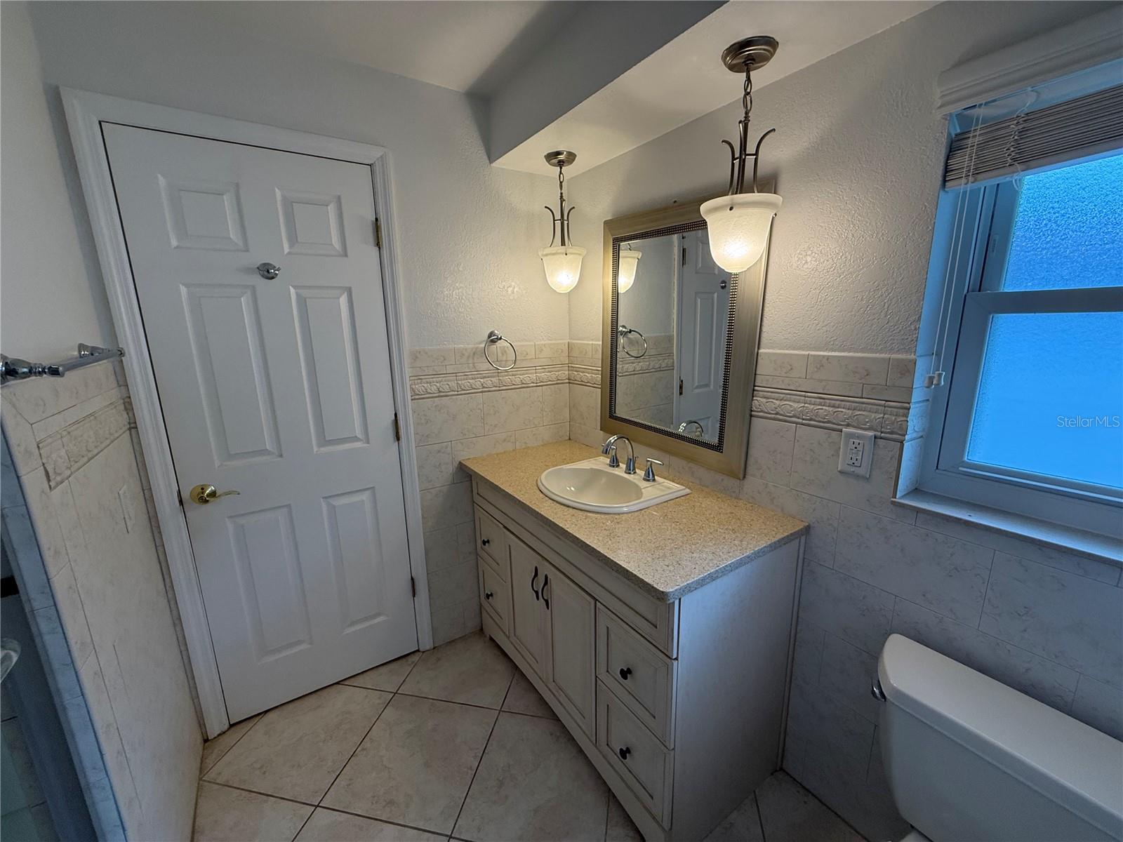 Image 6 of 18 For 690 Lakemont Avenue