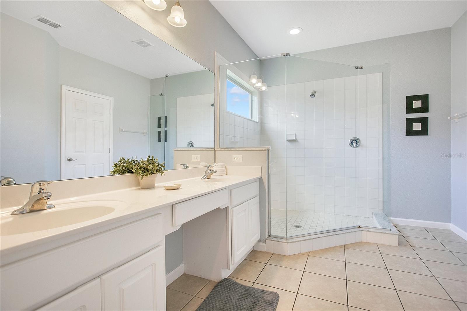 Image 12 of 39 For 401 Miro Drive