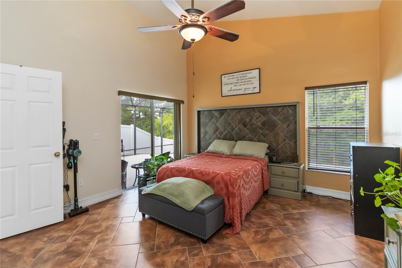 Image 15 of 41 For 2975 Sabel Oak Place