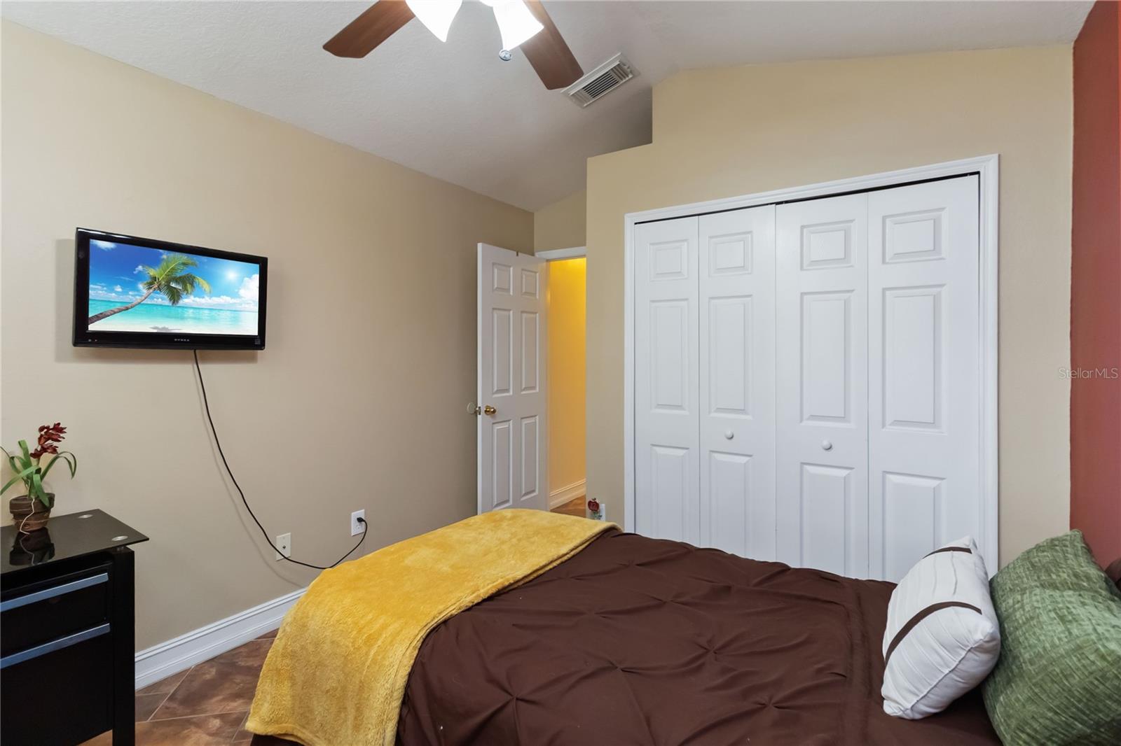 Image 19 of 41 For 2975 Sabel Oak Place