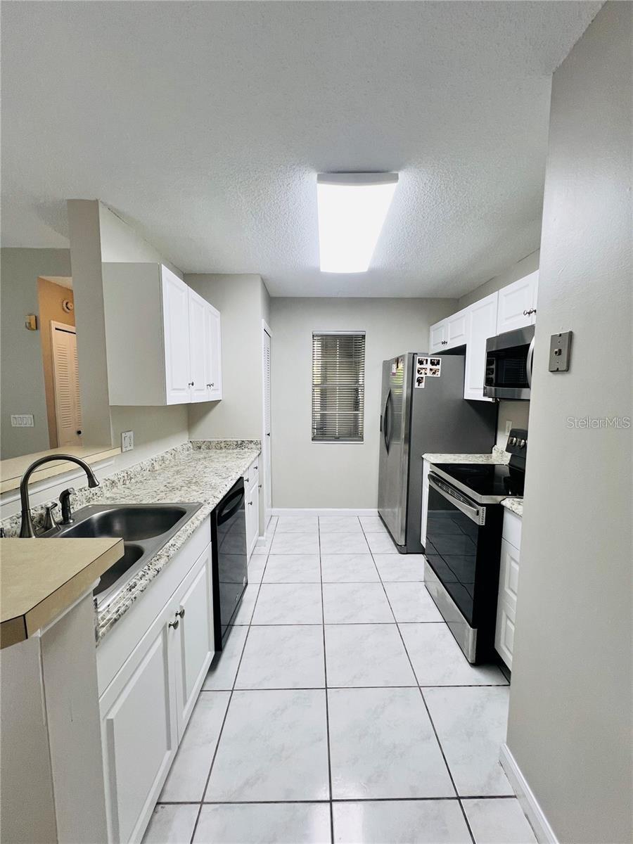 Image 10 of 25 For 951 Bird Bay Court 101