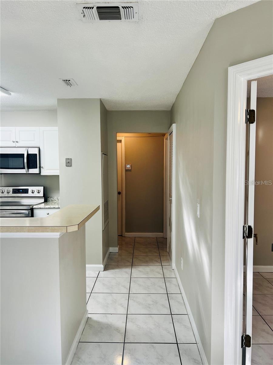 Image 18 of 25 For 951 Bird Bay Court 101