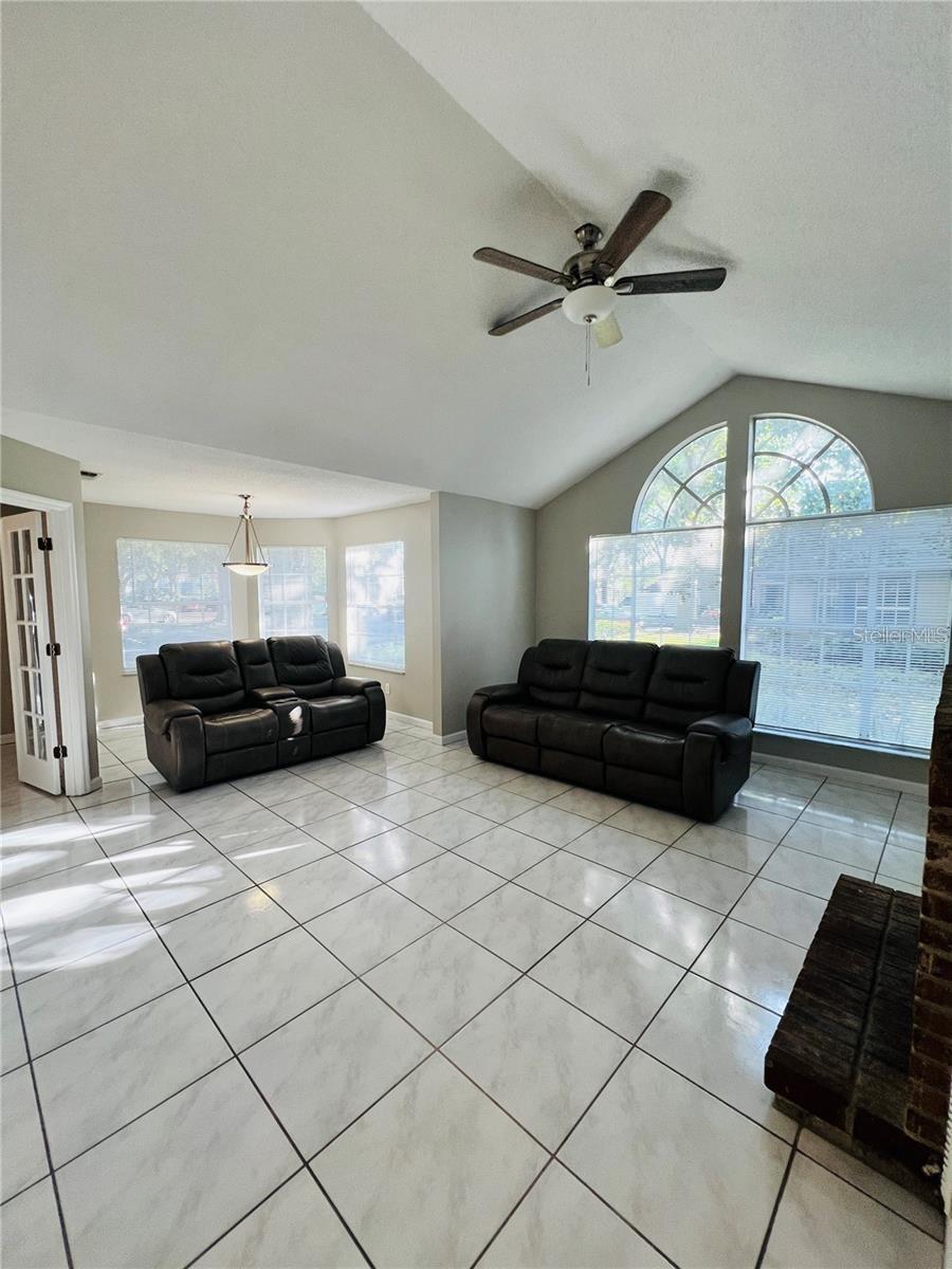 Image 4 of 25 For 951 Bird Bay Court 101