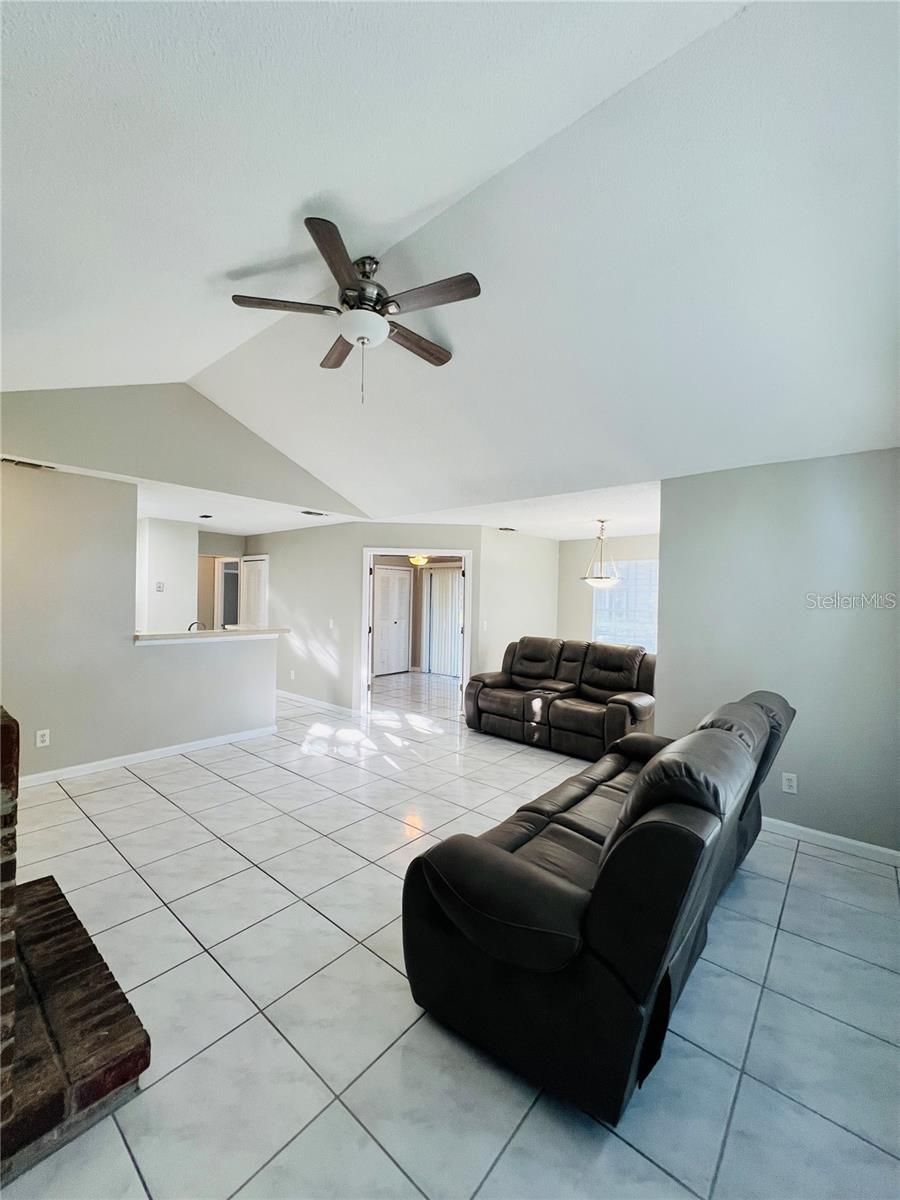 Image 5 of 25 For 951 Bird Bay Court 101