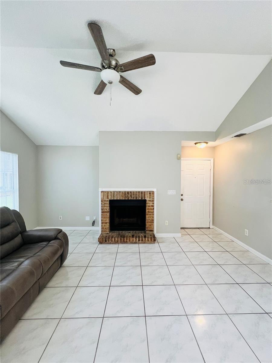 Image 7 of 25 For 951 Bird Bay Court 101
