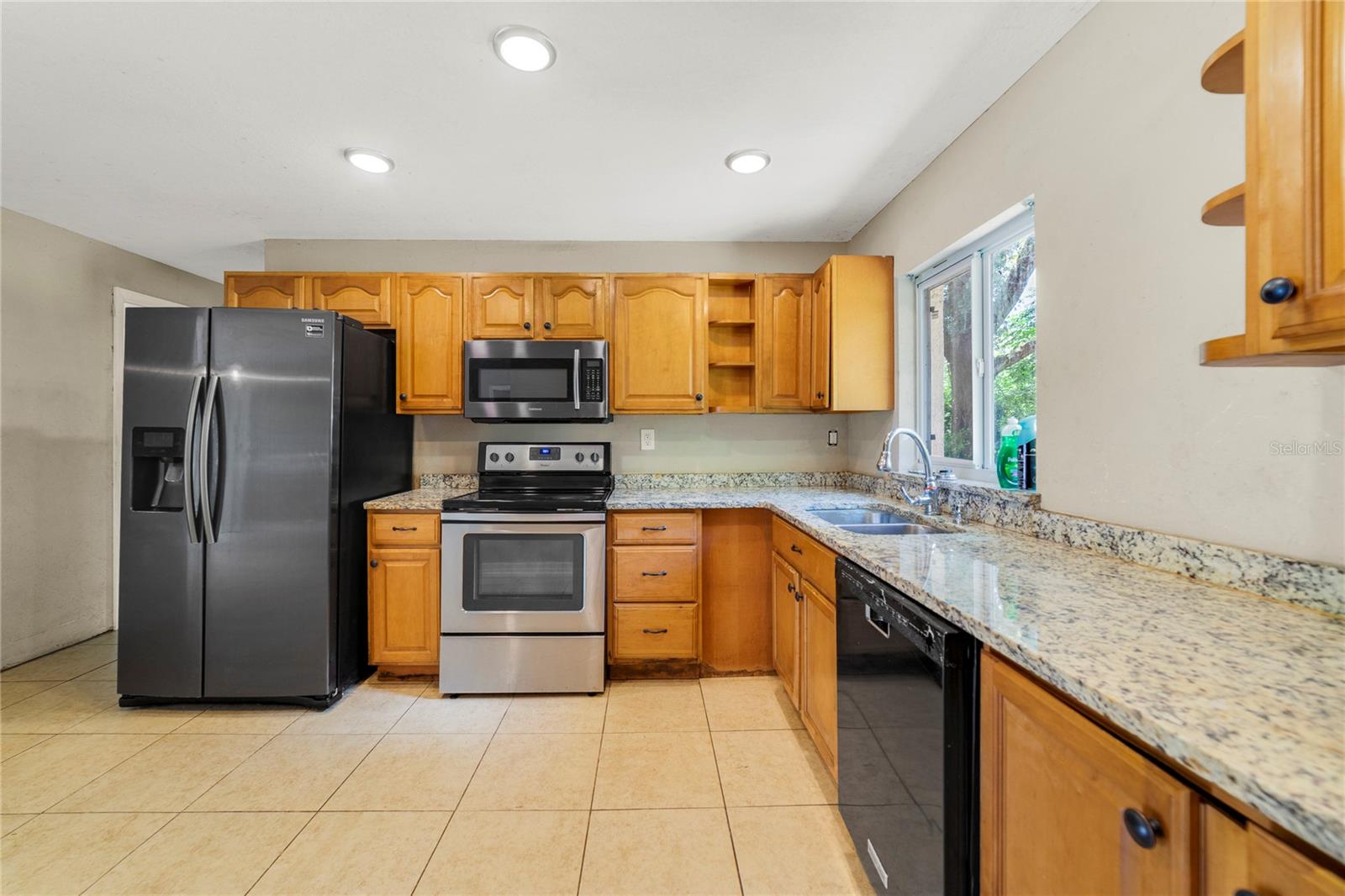 Image 3 of 21 For 710 Alfred Street