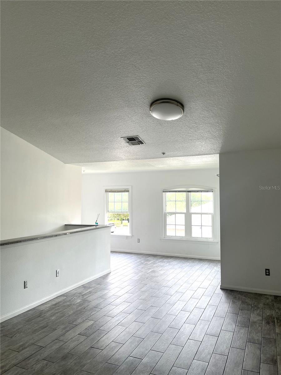 Image 4 of 14 For 6524 Swissco Drive 1027