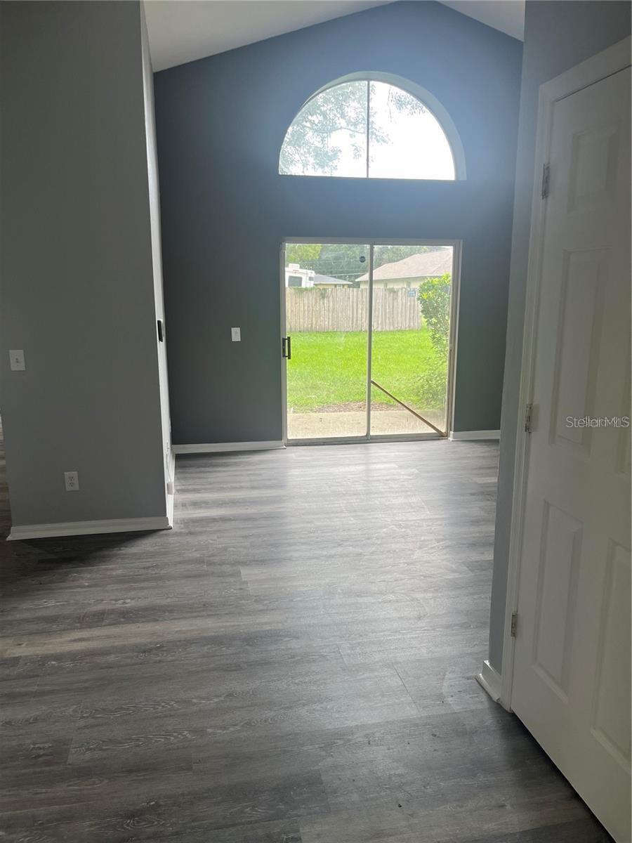 Image 3 of 11 For 2406 Lake Avenue