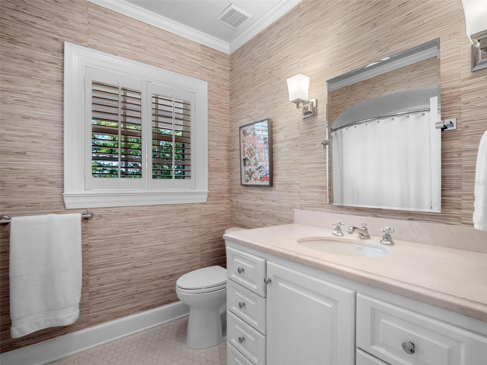 Image 36 of 99 For 811 Lake Adair Boulevard