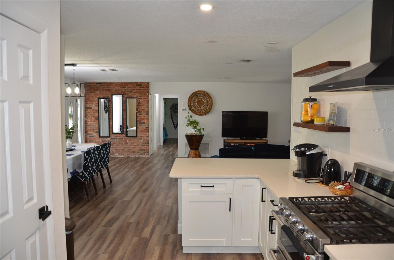 Image 7 of 73 For 624 Hager Court