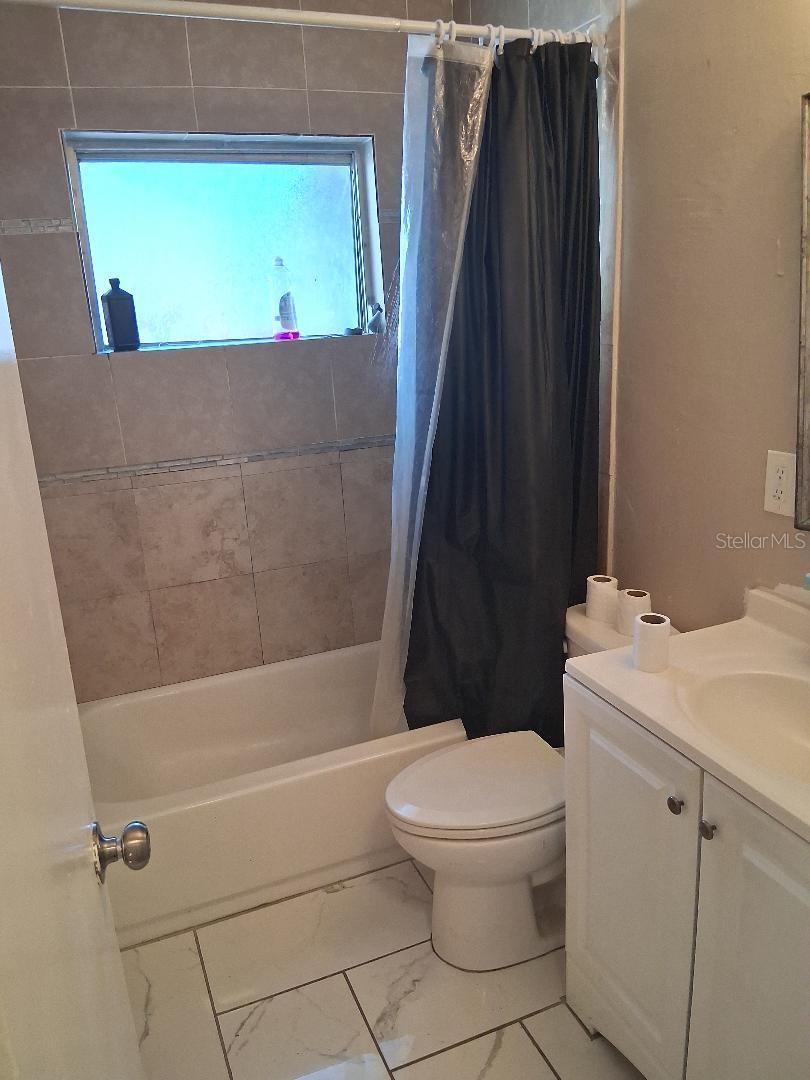 Image 2 of 6 For 935 Grey Oak Court